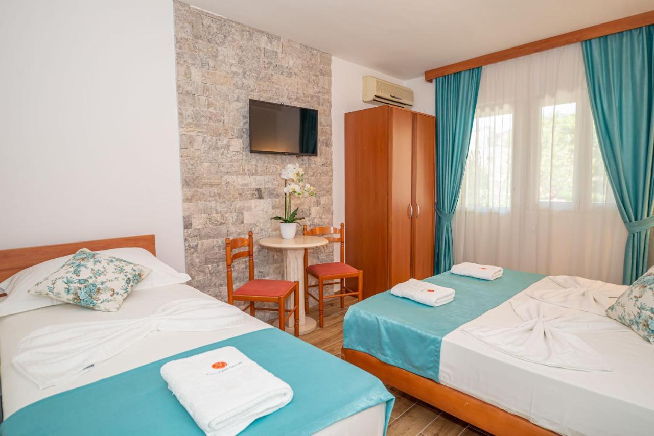 Guest House S-Lux Petrovac Екстериор снимка