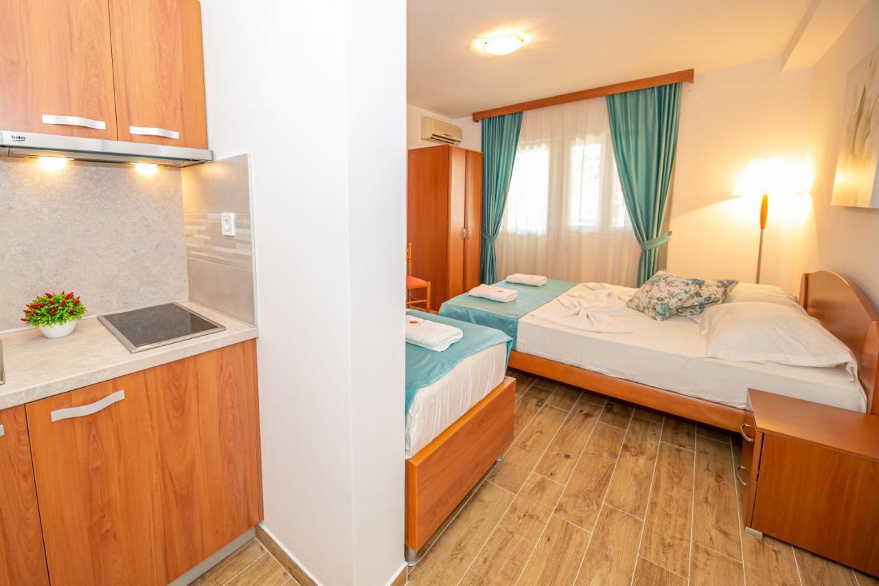 Guest House S-Lux Petrovac Екстериор снимка