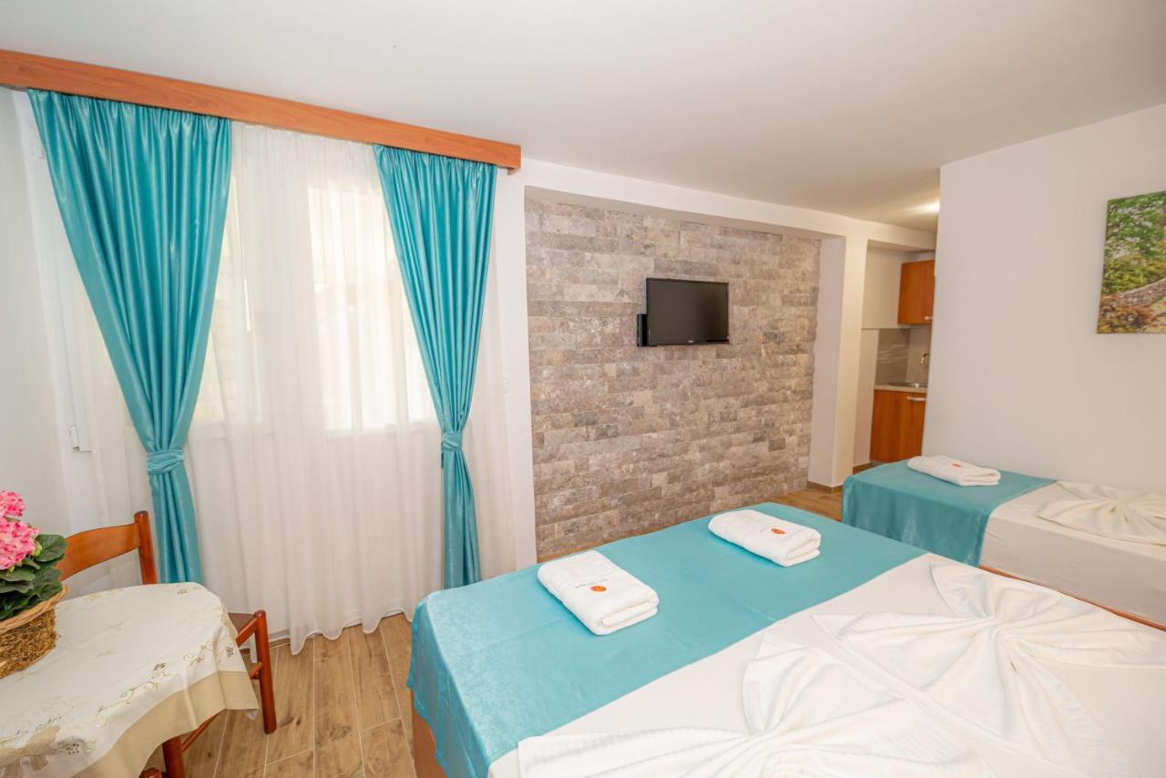 Guest House S-Lux Petrovac Екстериор снимка