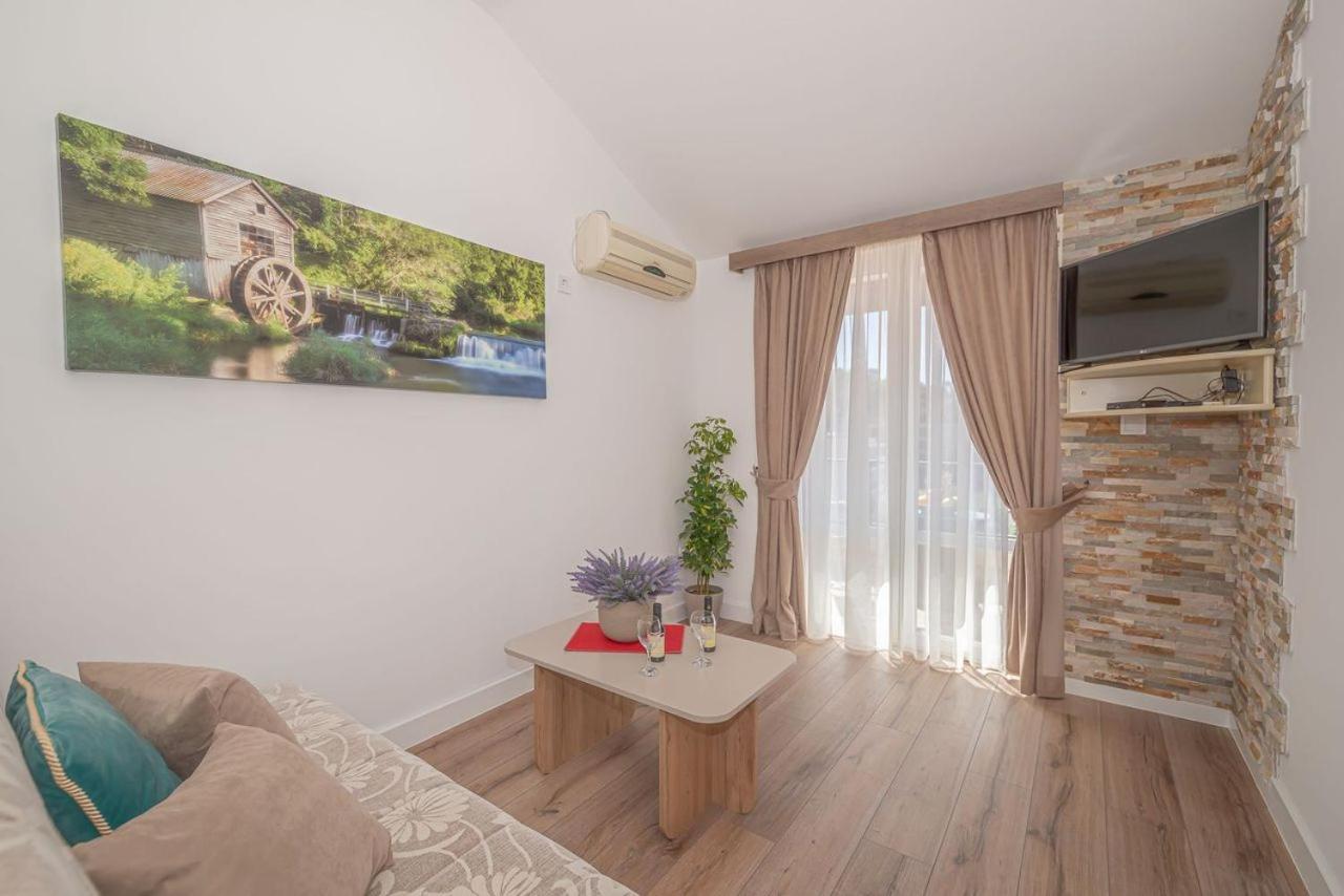 Guest House S-Lux Petrovac Екстериор снимка