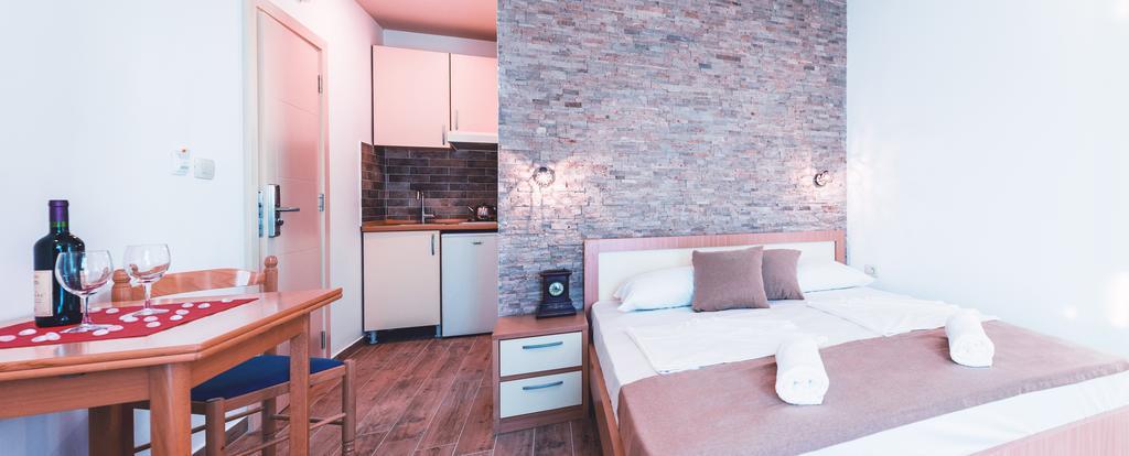 Guest House S-Lux Petrovac Екстериор снимка